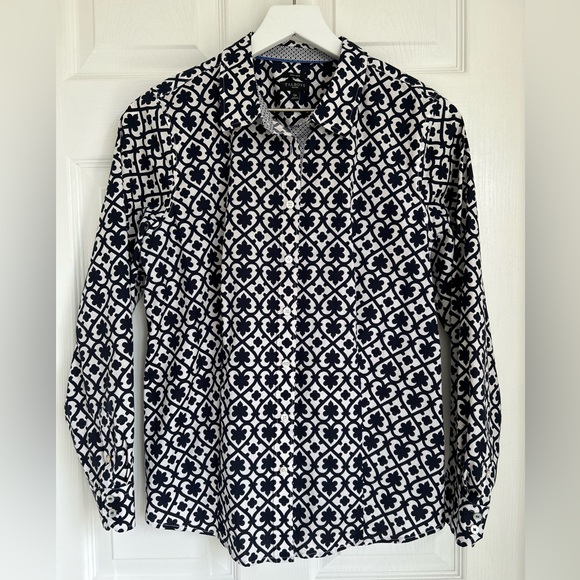 Talbots Non-Iron Medallion Print Button Down Shirt Navy/White 12P - Picture 2 of 10